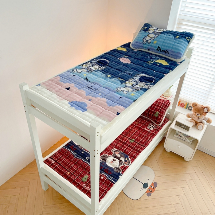 91家纺网 家纺一手货源 找家纺 梵朴 2025新款牛奶绒泡泡兔毛绒床垫学生宿舍床褥子床护垫学生款印花系列 梦幻太空人