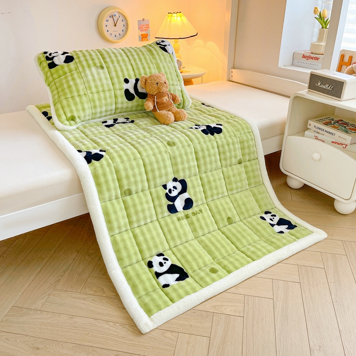 91家纺网 家纺一手货源 找家纺 梵朴 2025新款牛奶绒泡泡兔毛绒床垫学生宿舍床褥子床护垫学生款印花系列 顽皮小熊猫