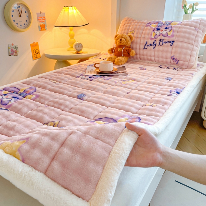 91家纺网 家纺一手货源 找家纺 梵朴 2025新款牛奶绒泡泡兔毛绒床垫学生宿舍床褥子床护垫学生款印花系列 星黛露粉