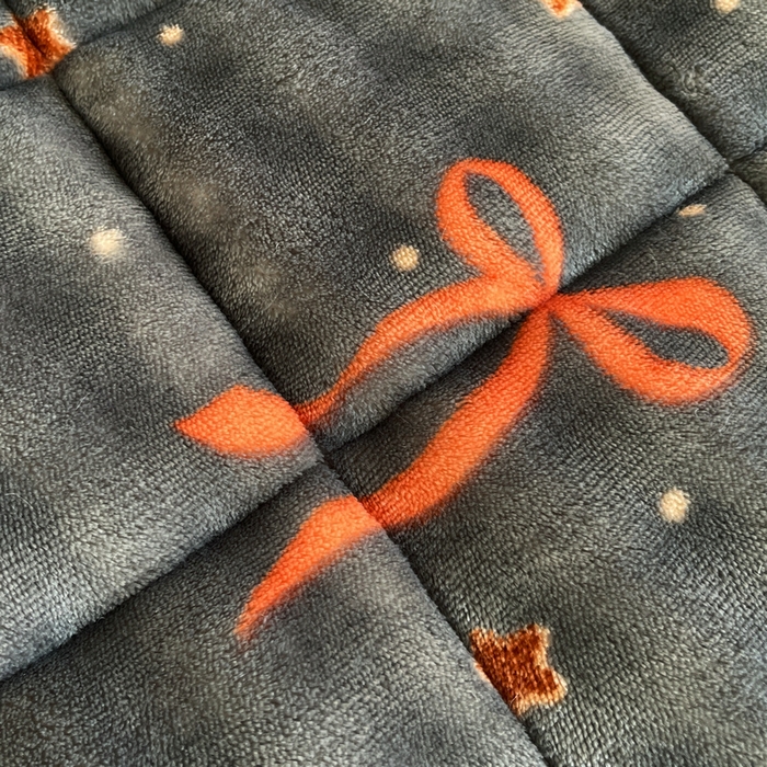 91家纺网 家纺一手货源 找家纺 梵朴 2025新款牛奶绒泡泡兔毛绒床垫学生宿舍床褥子床护垫学生款印花系列 星星小熊灰