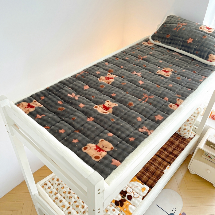 91家纺网 家纺一手货源 找家纺 梵朴 2025新款牛奶绒泡泡兔毛绒床垫学生宿舍床褥子床护垫学生款印花系列 星星小熊灰