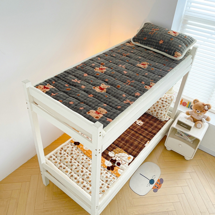 91家纺网 家纺一手货源 找家纺 梵朴 2025新款牛奶绒泡泡兔毛绒床垫学生宿舍床褥子床护垫学生款印花系列 星星小熊灰