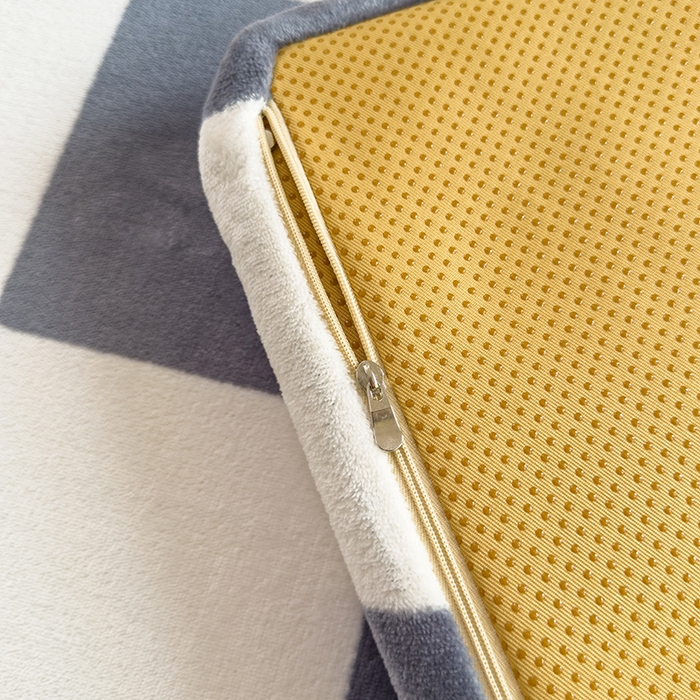 91家纺网 家纺一手货源 找家纺 北辰 2025新款冬季牛奶绒海绵床垫可拆洗软垫学生上下铺床垫可定制 方格熊猫灰