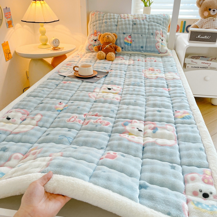 91家纺网 家纺一手货源 找家纺 梵朴 2025新款牛奶绒泡泡兔毛绒床垫学生宿舍床褥子床护垫学生款印花系列 音乐狗蓝