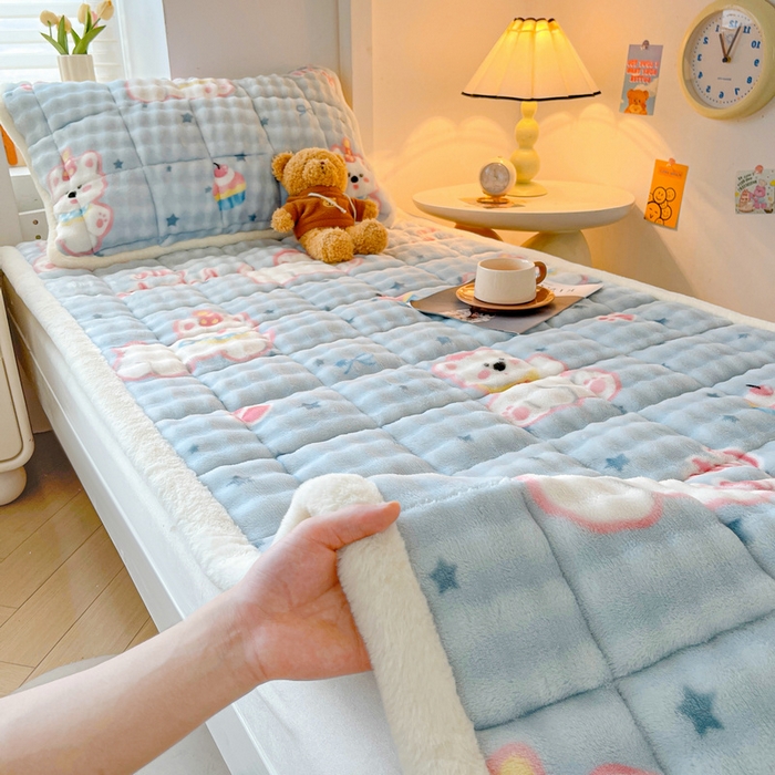 91家纺网 家纺一手货源 找家纺 梵朴 2025新款牛奶绒泡泡兔毛绒床垫学生宿舍床褥子床护垫学生款印花系列 音乐狗蓝