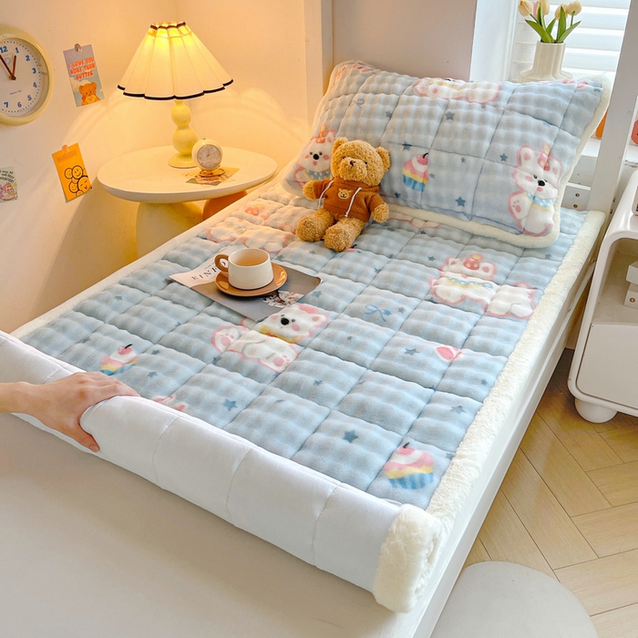 91家纺网 家纺一手货源 找家纺 梵朴 2025新款牛奶绒泡泡兔毛绒床垫学生宿舍床褥子床护垫学生款印花系列 音乐狗蓝