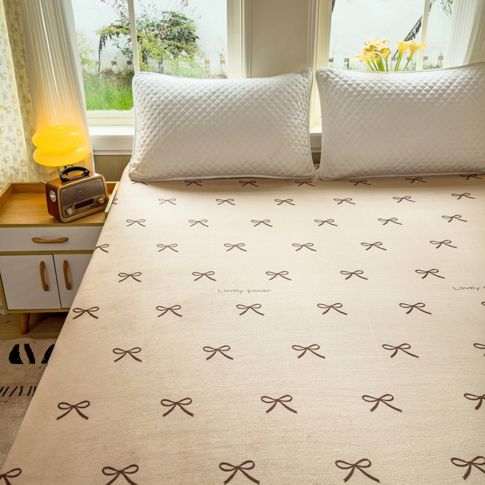 91家纺网 家纺一手货源 找家纺 北辰 2025新款冬季牛奶绒海绵床垫可拆洗软垫学生上下铺床垫可定制 蝴蝶结