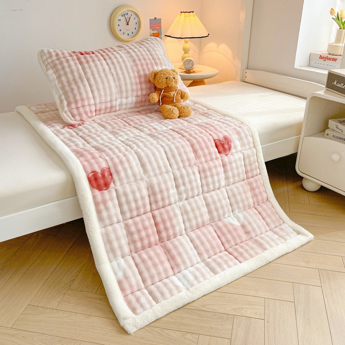 91家纺网 家纺一手货源 找家纺 梵朴 2025新款牛奶绒泡泡兔毛绒床垫学生宿舍床褥子床护垫学生款印花系列 云纹爱心粉