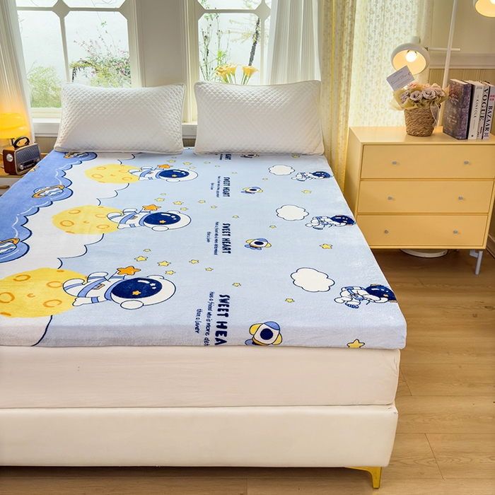 91家纺网 家纺一手货源 找家纺 北辰 2025新款冬季牛奶绒海绵床垫可拆洗软垫学生上下铺床垫可定制 太空人