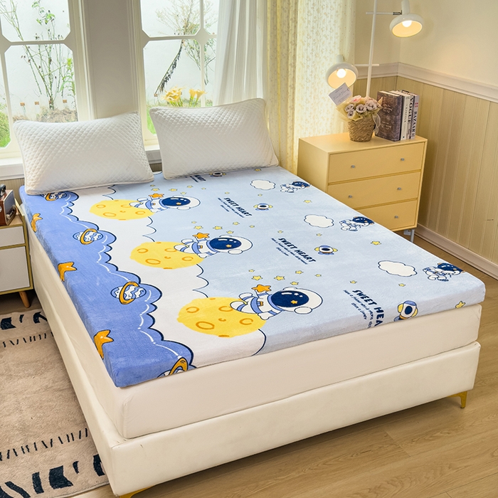 91家纺网 家纺一手货源 找家纺 北辰 2025新款冬季牛奶绒海绵床垫可拆洗软垫学生上下铺床垫可定制 太空人