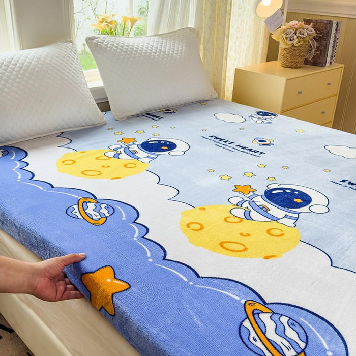 91家纺网 家纺一手货源 找家纺 北辰 2025新款冬季牛奶绒海绵床垫可拆洗软垫学生上下铺床垫可定制 太空人