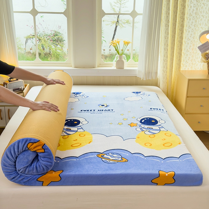 91家纺网 家纺一手货源 找家纺 北辰 2025新款冬季牛奶绒海绵床垫可拆洗软垫学生上下铺床垫可定制 太空人