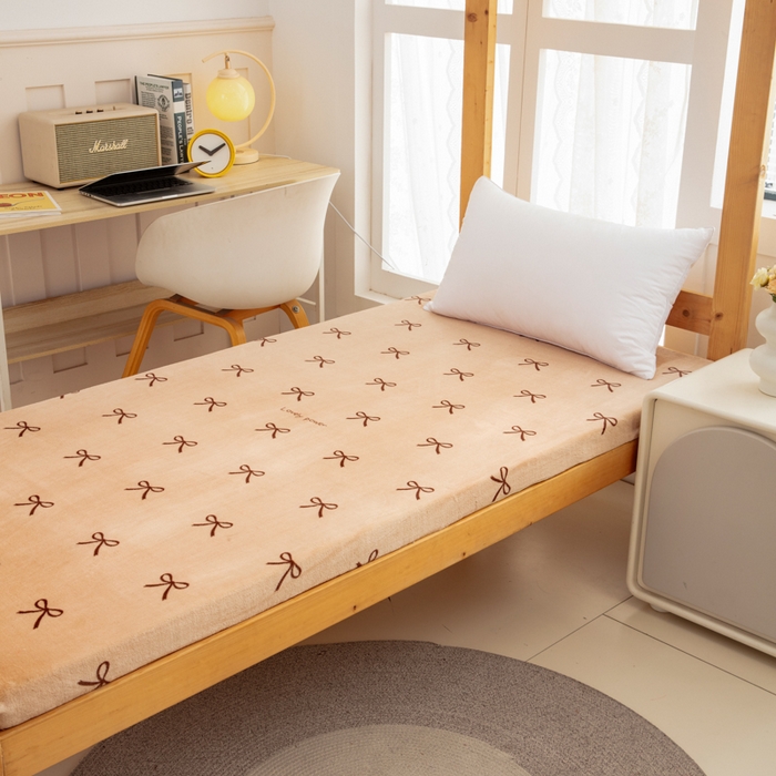 91家纺网 家纺一手货源 找家纺 北辰 2025新款冬季牛奶绒海绵床垫可拆洗软垫学生上下铺床垫 lovely蝴蝶结