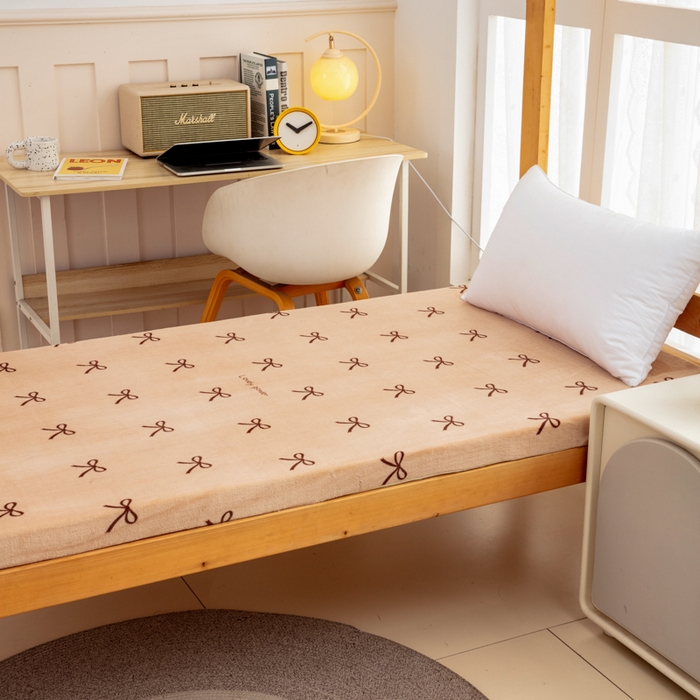 91家纺网 家纺一手货源 找家纺 北辰 2025新款冬季牛奶绒海绵床垫可拆洗软垫学生上下铺床垫 lovely蝴蝶结