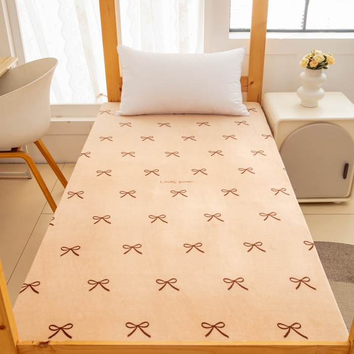 91家纺网 家纺一手货源 找家纺 北辰 2025新款冬季牛奶绒海绵床垫可拆洗软垫学生上下铺床垫 lovely蝴蝶结