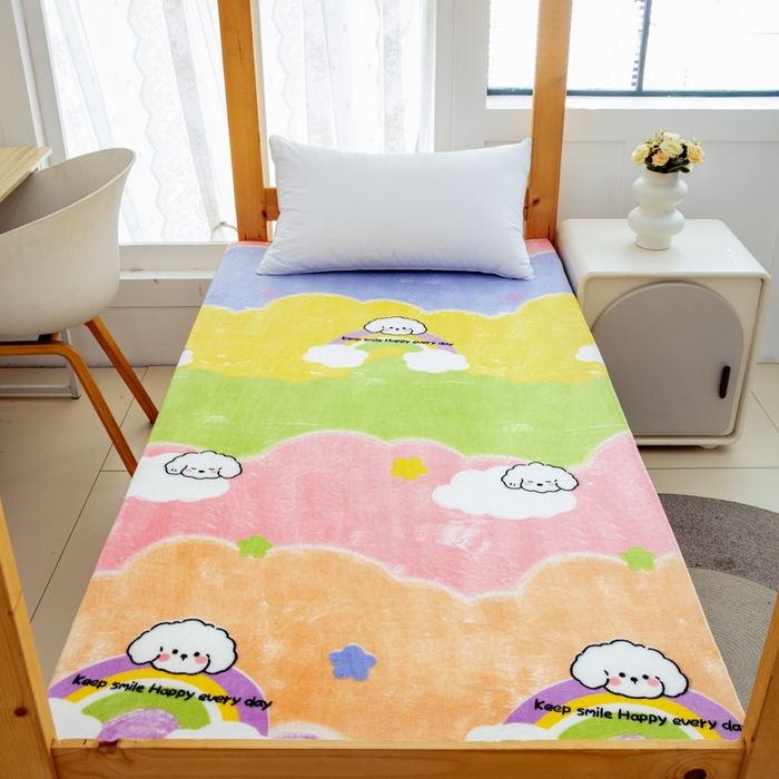 91家纺网 家纺一手货源 找家纺 北辰 2025新款冬季牛奶绒海绵床垫可拆洗软垫学生上下铺床垫 彩虹狗宝