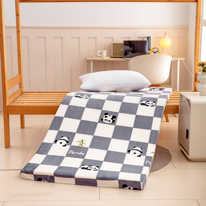 91家纺网 家纺一手货源 找家纺 北辰 2025新款冬季牛奶绒海绵床垫可拆洗软垫学生上下铺床垫 灰格熊猫