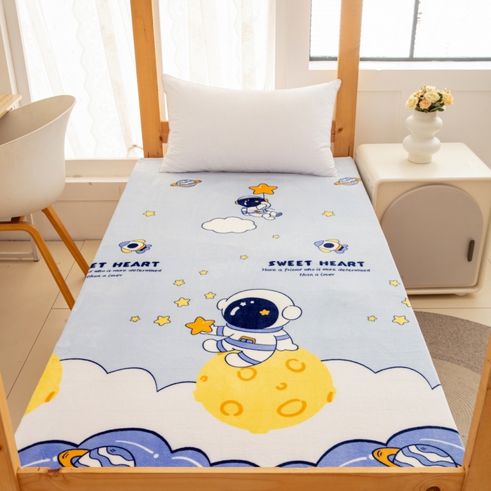 91家纺网 家纺一手货源 找家纺 北辰 2025新款冬季牛奶绒海绵床垫可拆洗软垫学生上下铺床垫 太空人