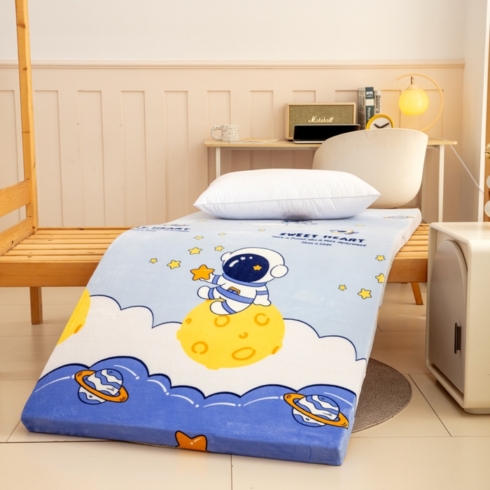 91家纺网 家纺一手货源 找家纺 北辰 2025新款冬季牛奶绒海绵床垫可拆洗软垫学生上下铺床垫 太空人