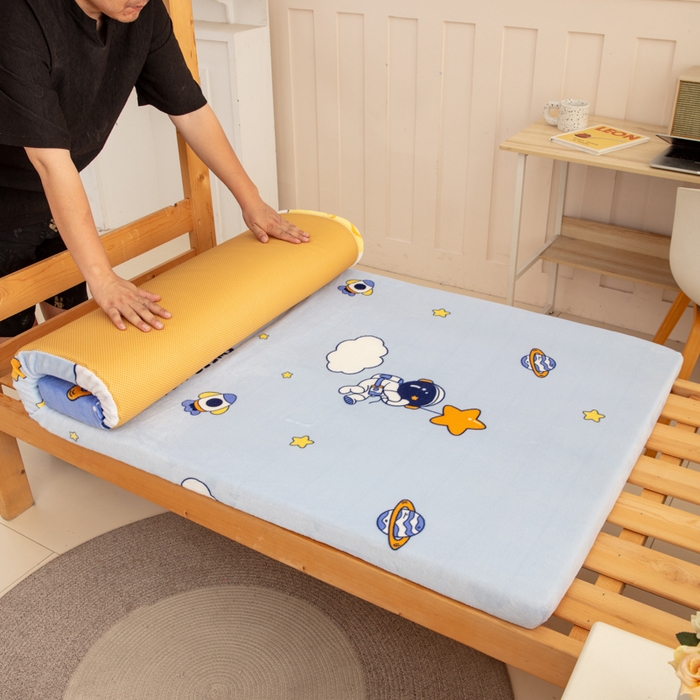 91家纺网 家纺一手货源 找家纺 北辰 2025新款冬季牛奶绒海绵床垫可拆洗软垫学生上下铺床垫 太空人