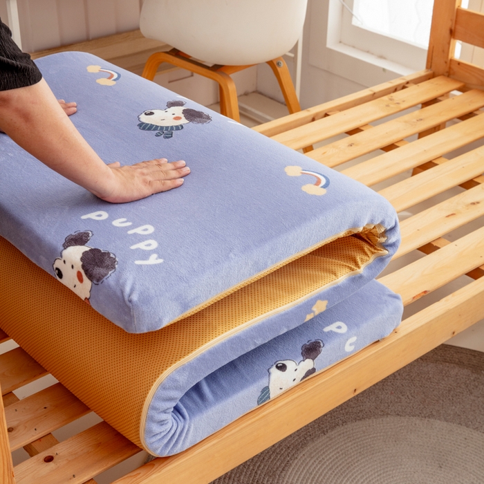 91家纺网 家纺一手货源 找家纺 北辰 2025新款冬季牛奶绒海绵床垫可拆洗软垫学生上下铺床垫 puppy狗