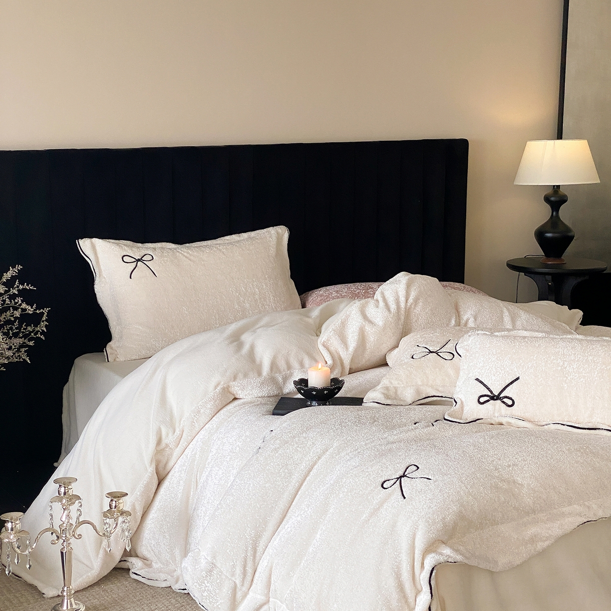 91家纺网 家纺一手货源 找家纺 星野 2025新款高克重牛奶绒云锦绒刺绣四件套-可可西里 可可西里-雪白