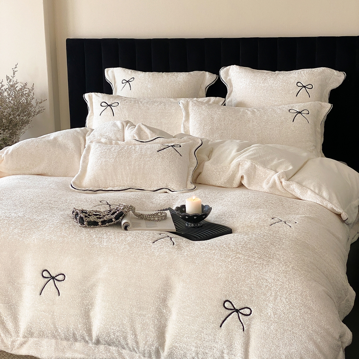 91家纺网 家纺一手货源 找家纺 星野 2025新款高克重牛奶绒云锦绒刺绣四件套-可可西里 可可西里-雪白