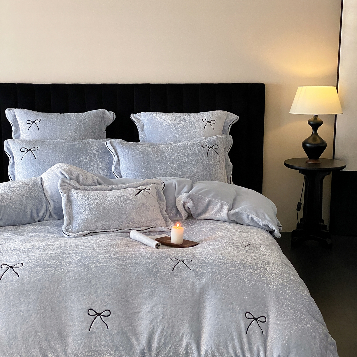 91家纺网 家纺一手货源 找家纺 星野 2025新款高克重牛奶绒云锦绒刺绣四件套-可可西里 可可西里-银蓝