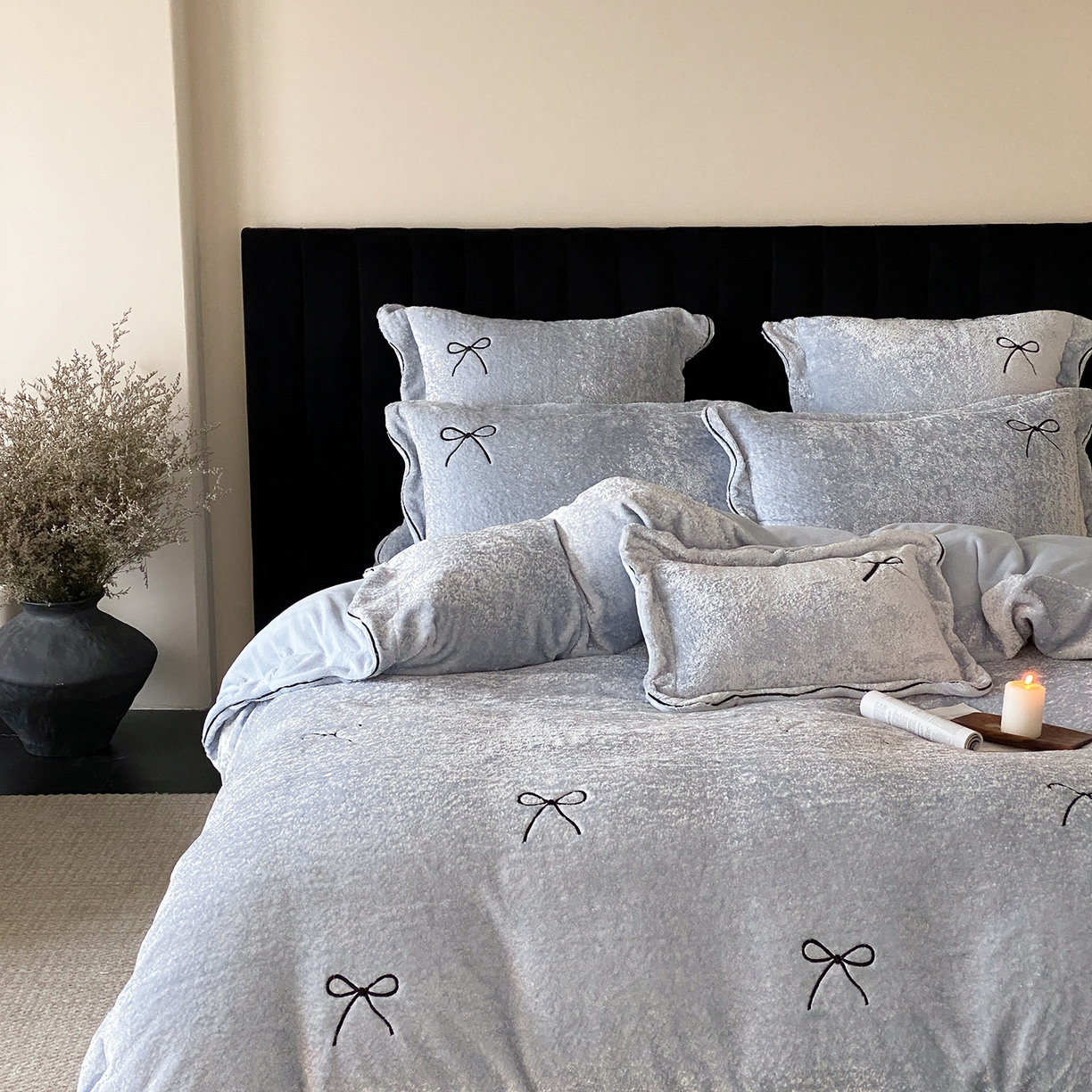 91家纺网 家纺一手货源 找家纺 星野 2025新款高克重牛奶绒云锦绒刺绣四件套-可可西里 可可西里-银蓝