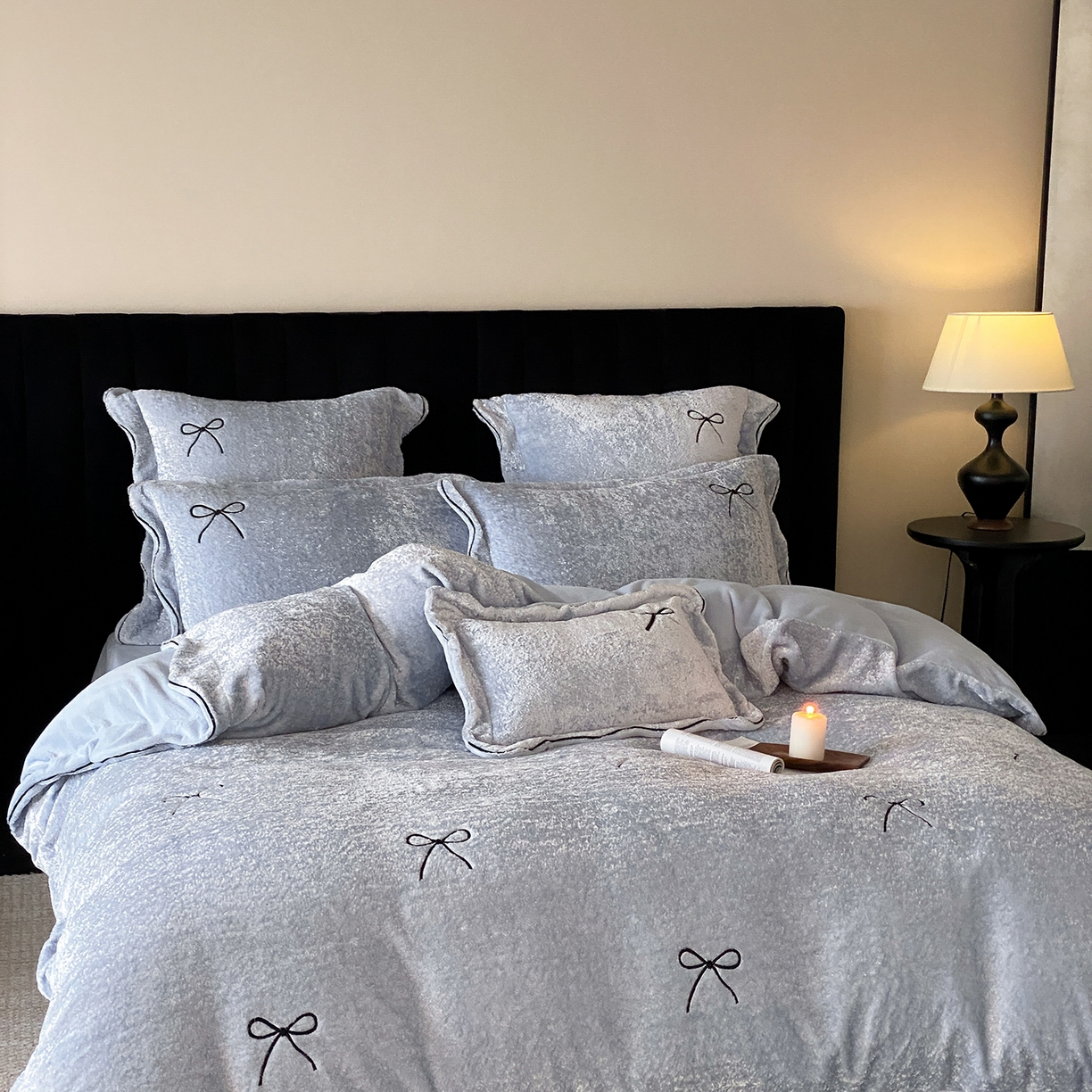 91家纺网 家纺一手货源 找家纺 星野 2025新款高克重牛奶绒云锦绒刺绣四件套-可可西里 可可西里-银蓝