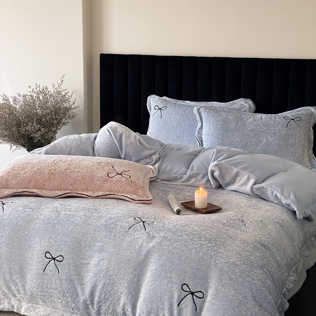 91家纺网 家纺一手货源 找家纺 星野 2025新款高克重牛奶绒云锦绒刺绣四件套-可可西里 可可西里-银蓝