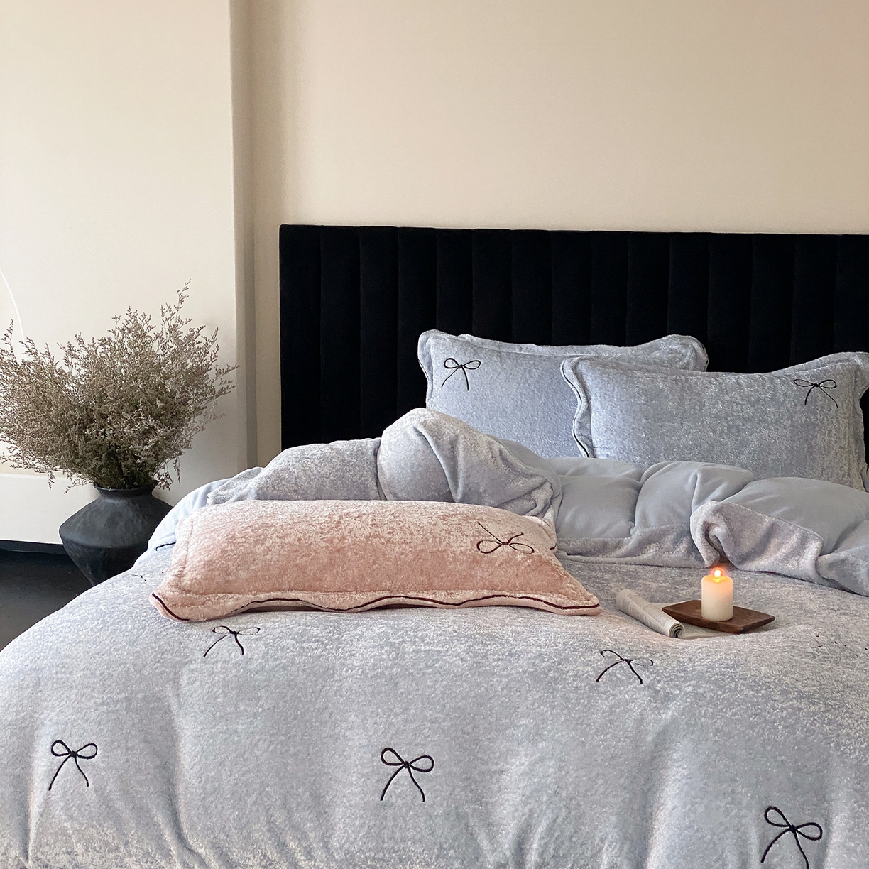 91家纺网 家纺一手货源 找家纺 星野 2025新款高克重牛奶绒云锦绒刺绣四件套-可可西里 可可西里-银蓝