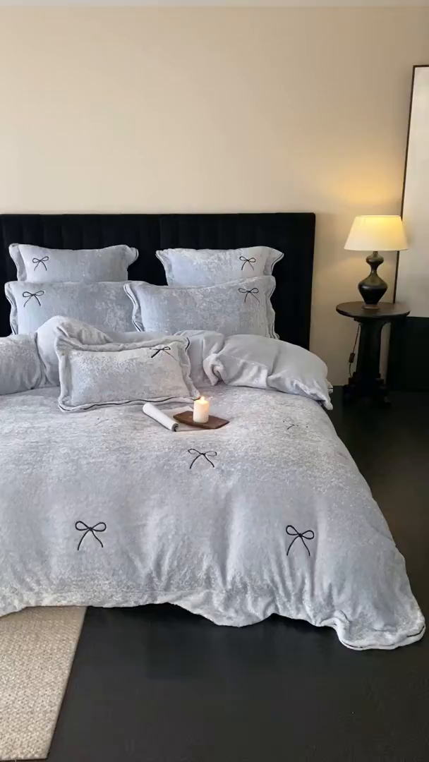 91家纺网 家纺一手货源 找家纺 星野 2025新款高克重牛奶绒云锦绒刺绣四件套-可可西里 可可西里-银蓝