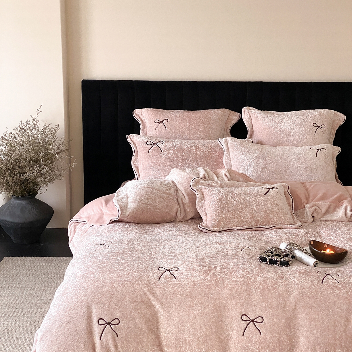 91家纺网 家纺一手货源 找家纺 星野 2025新款高克重牛奶绒云锦绒刺绣四件套-可可西里 可可西里-玉粉