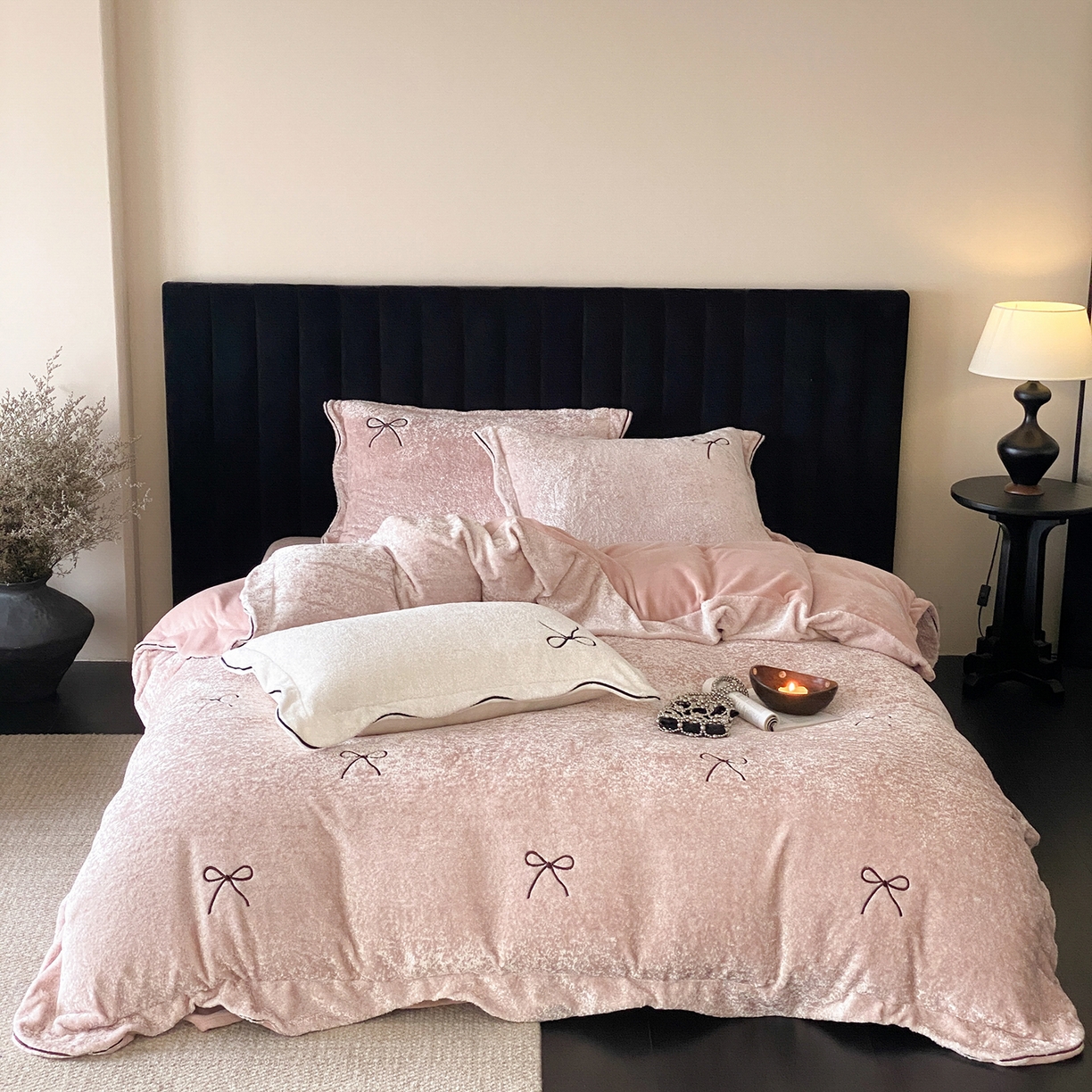 91家纺网 家纺一手货源 找家纺 星野 2025新款高克重牛奶绒云锦绒刺绣四件套-可可西里 可可西里-玉粉