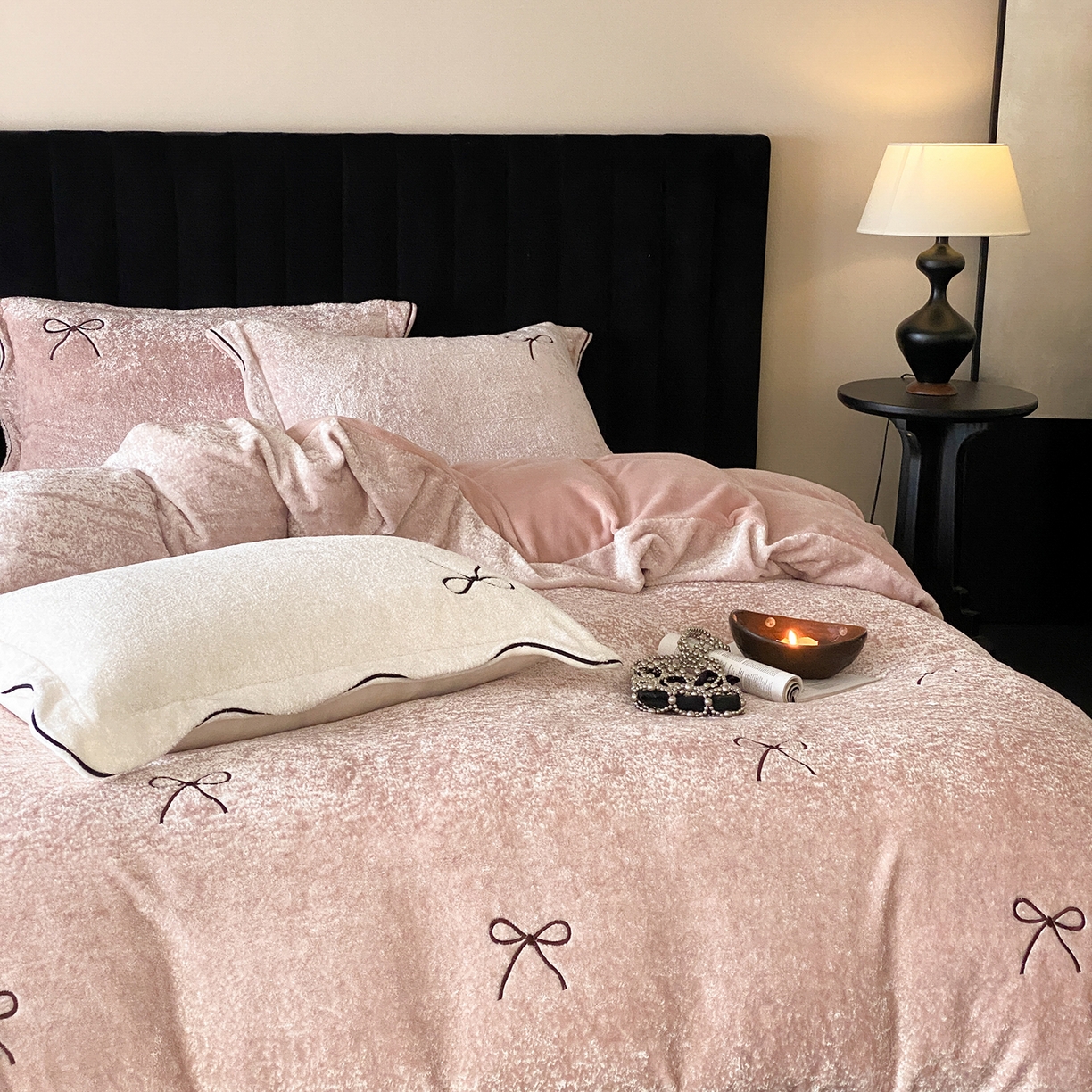 91家纺网 家纺一手货源 找家纺 星野 2025新款高克重牛奶绒云锦绒刺绣四件套-可可西里 可可西里-玉粉