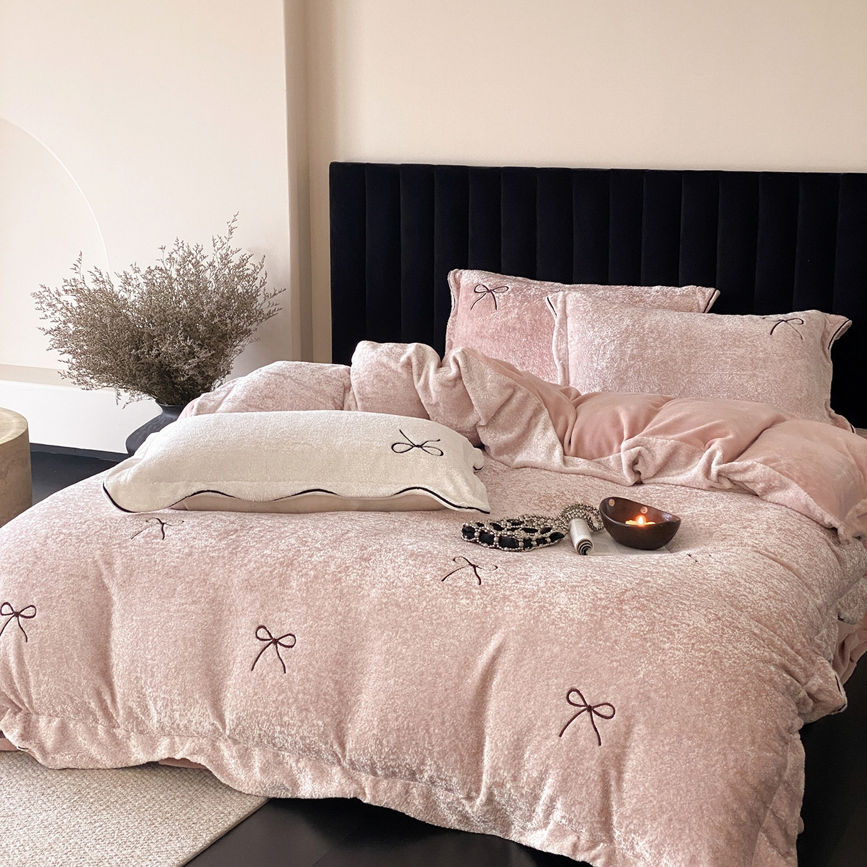 91家纺网 家纺一手货源 找家纺 星野 2025新款高克重牛奶绒云锦绒刺绣四件套-可可西里 可可西里-玉粉