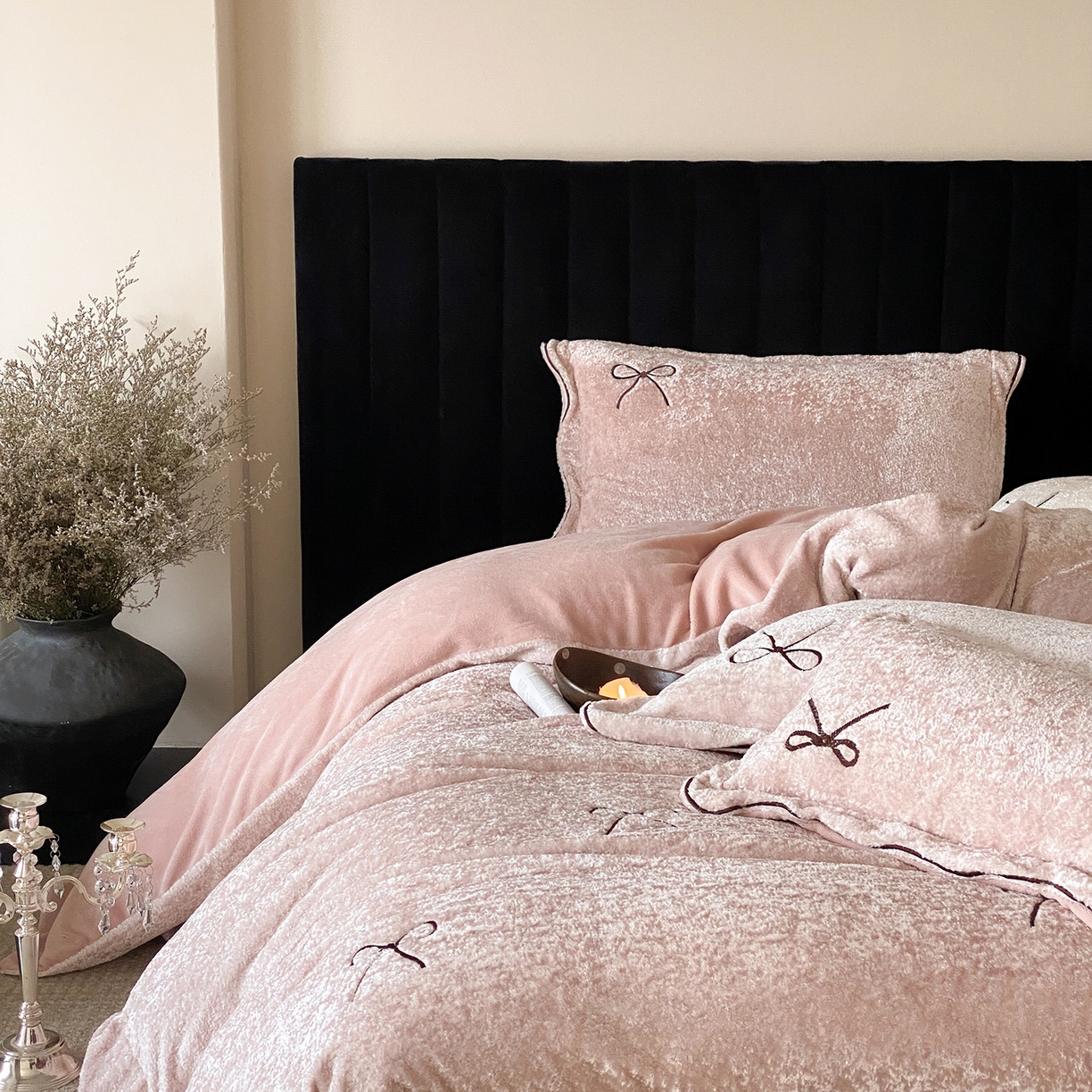 91家纺网 家纺一手货源 找家纺 星野 2025新款高克重牛奶绒云锦绒刺绣四件套-可可西里 可可西里-玉粉