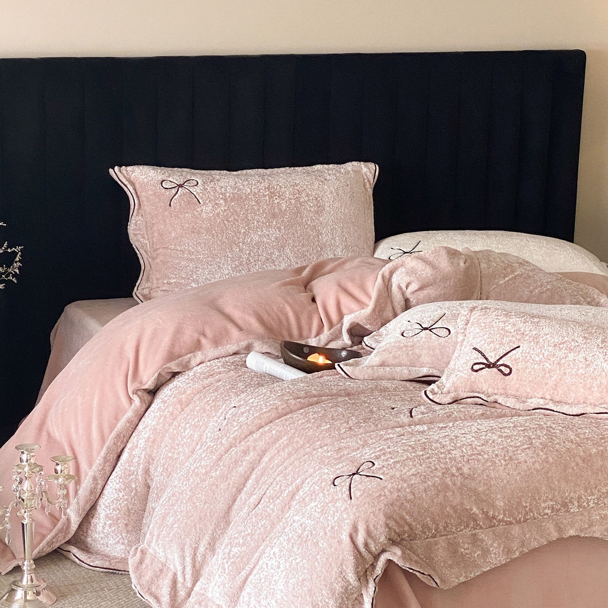 91家纺网 家纺一手货源 找家纺 星野 2025新款高克重牛奶绒云锦绒刺绣四件套-可可西里 可可西里-玉粉