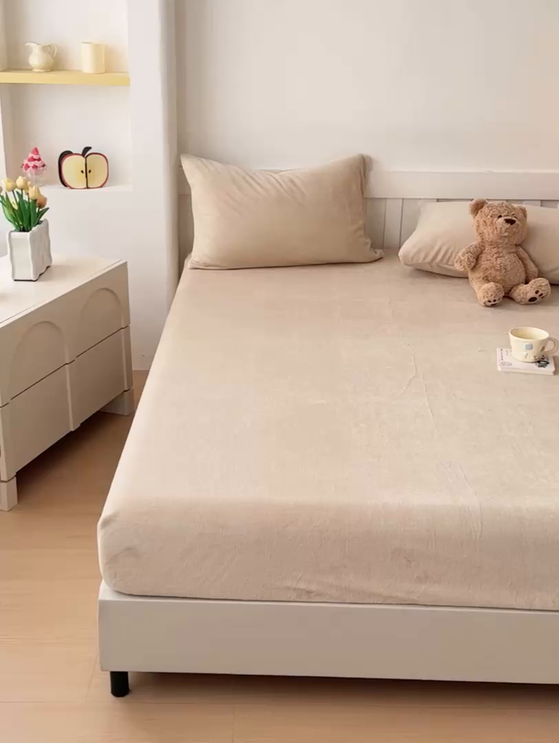 91家纺网 家纺一手货源 找家纺 富阿娜家纺 2025新款牛奶绒纯色床笠三件套 暖米杏