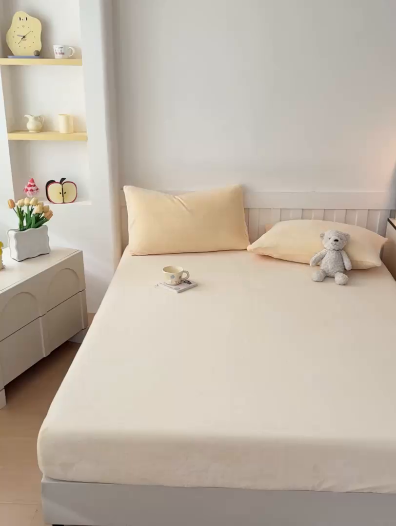 91家纺网 家纺一手货源 找家纺 富阿娜家纺 2025新款牛奶绒纯色床笠三件套 奶盐黄