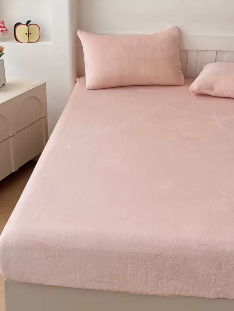 91家纺网 家纺一手货源 找家纺 富阿娜家纺 2025新款牛奶绒纯色床笠三件套 樱花粉