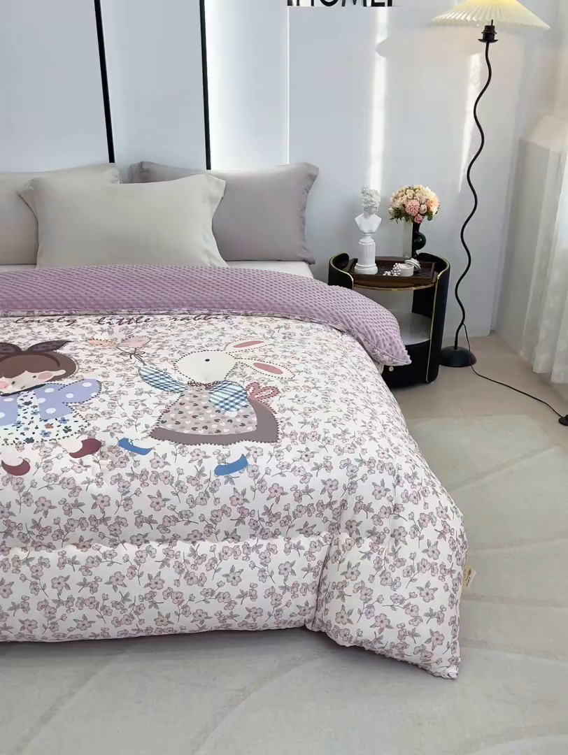 91家纺网 家纺一手货源 找家纺 （总）缔锦家纺 2025新款大版卡通豆豆被被子被芯