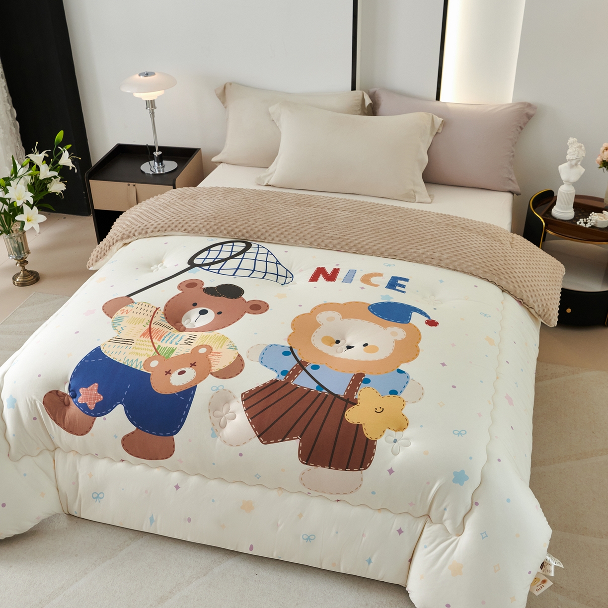 91家纺网 家纺一手货源 找家纺 缔锦家纺 2025新款大版卡通豆豆被被子被芯 萌宠聚会