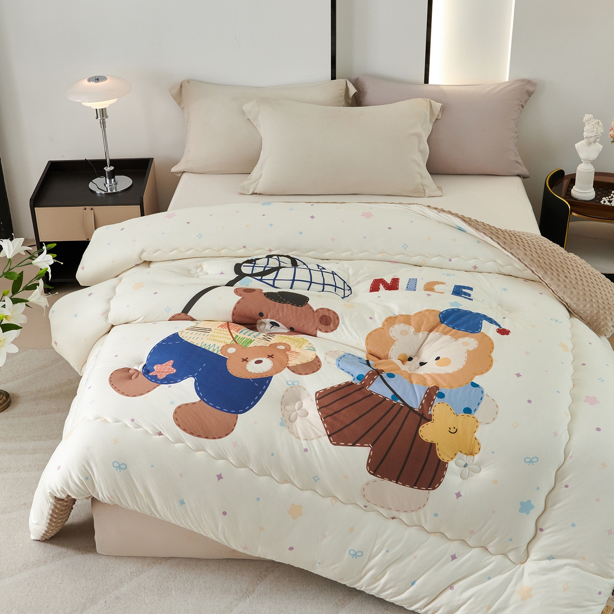 91家纺网 家纺一手货源 找家纺 缔锦家纺 2025新款大版卡通豆豆被被子被芯 萌宠聚会