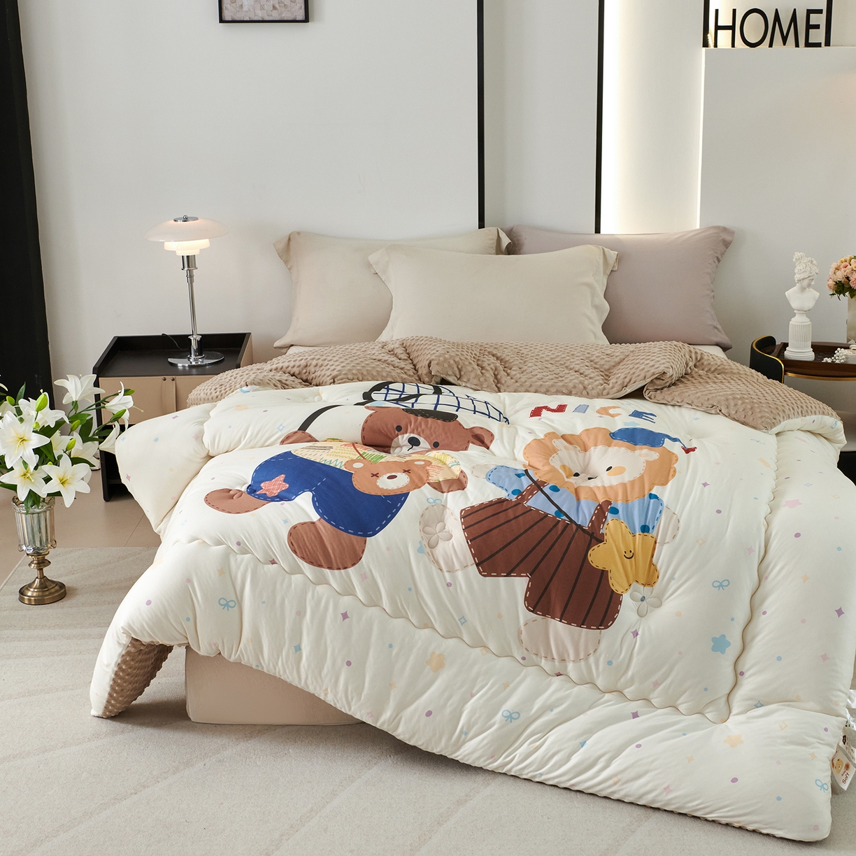 91家纺网 家纺一手货源 找家纺 缔锦家纺 2025新款大版卡通豆豆被被子被芯 萌宠聚会