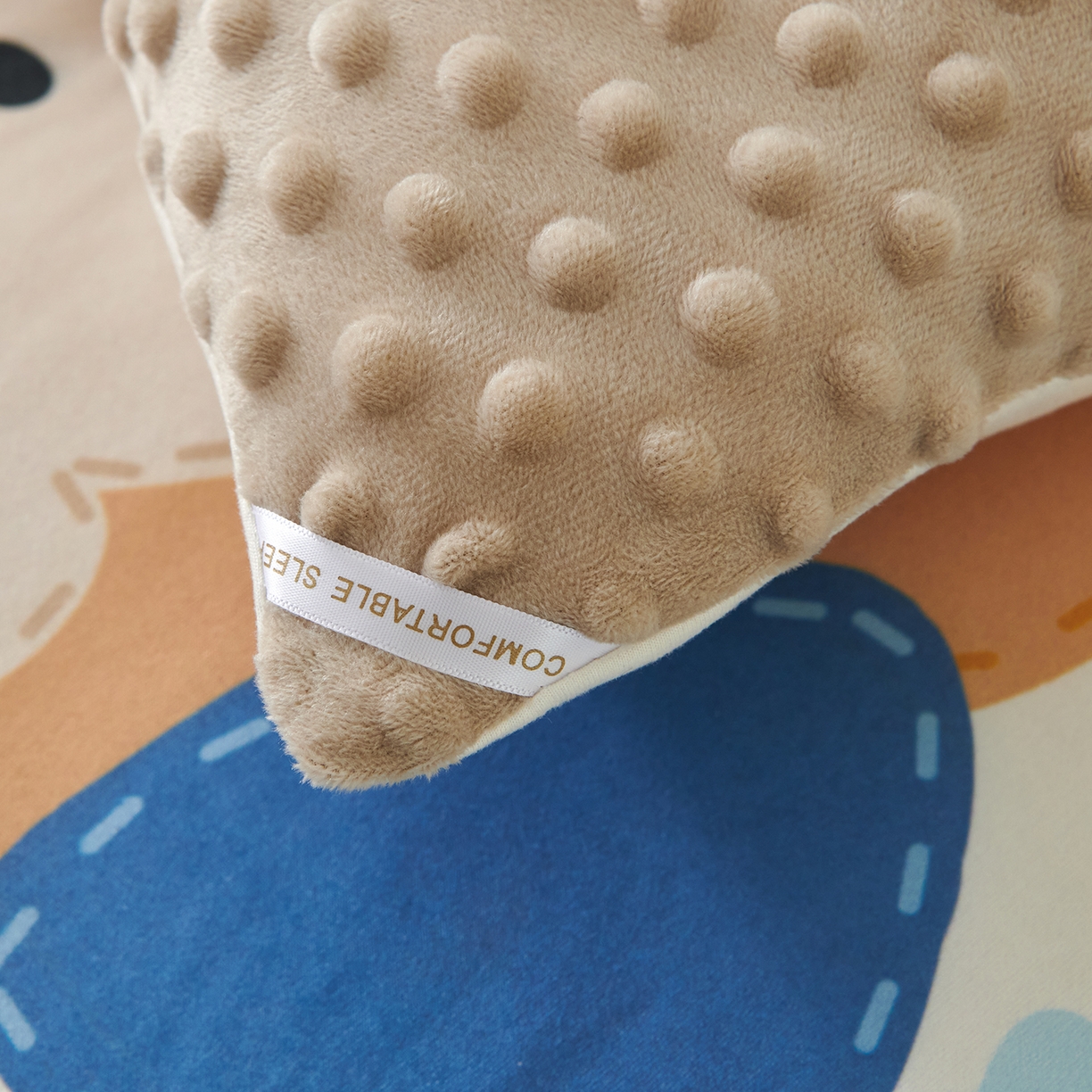 91家纺网 家纺一手货源 找家纺 缔锦家纺 2025新款大版卡通豆豆被被子被芯 萌宠聚会