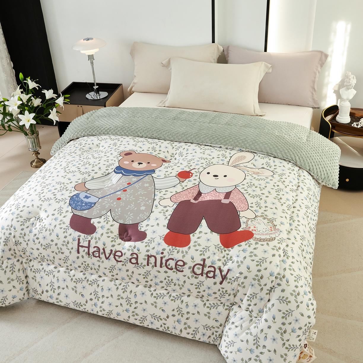 91家纺网 家纺一手货源 找家纺 缔锦家纺 2025新款大版卡通豆豆被被子被芯 绅士小熊