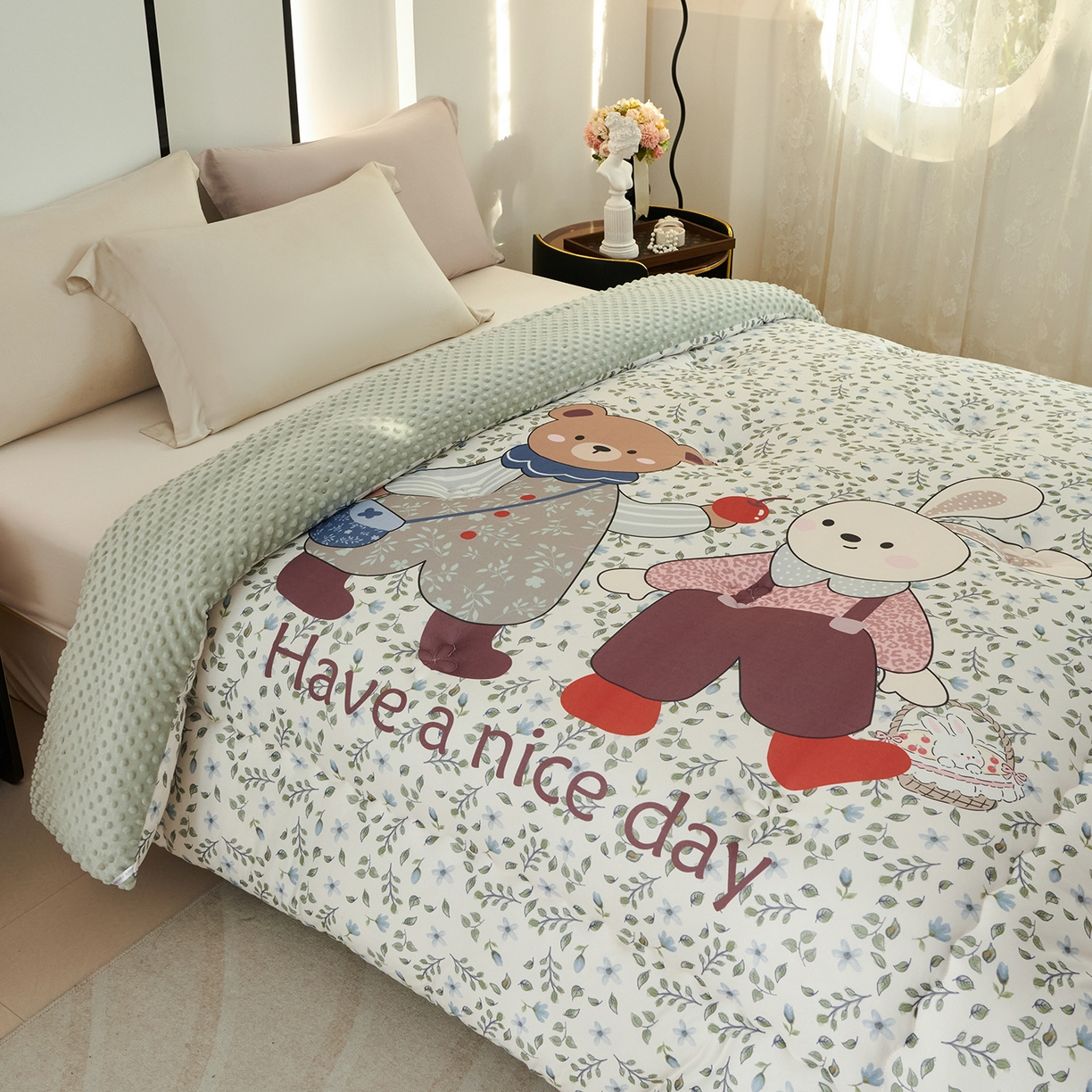 91家纺网 家纺一手货源 找家纺 缔锦家纺 2025新款大版卡通豆豆被被子被芯 绅士小熊