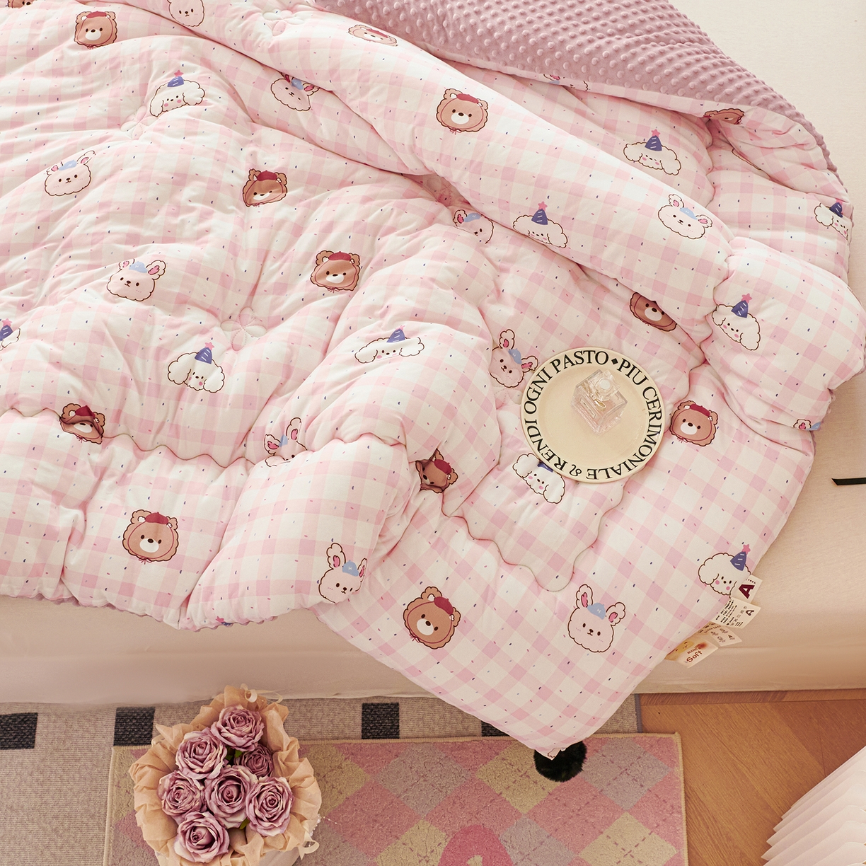 91家纺网 家纺一手货源 找家纺 缔锦家纺 2025新款小版卡通豆豆被被子被芯 粉兔兔